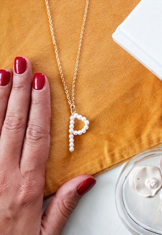 PEARL MONOGRAM INITIAL 'P' GOLD CHAIN STATEMENT NECKLACE