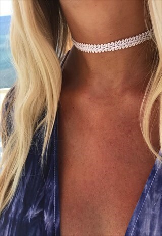 WHITE LACE COSMOS CHOKER