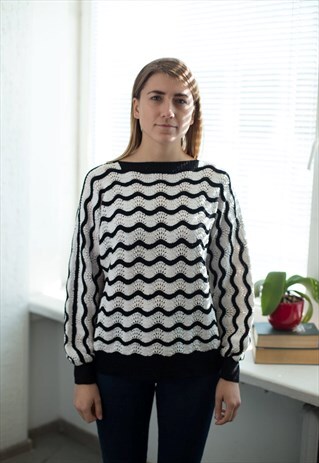 VINTAGE 80'S WHITE/BLACK JUMPER