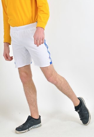 VINTAGE UMBRO SHORTS IN WHITE