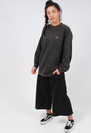 VINTAGE NIKE SWEATSHIRT