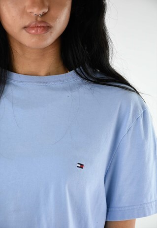 TOMMY HILFIGER RE-WORKED LIGHT BLUE CROP TOP