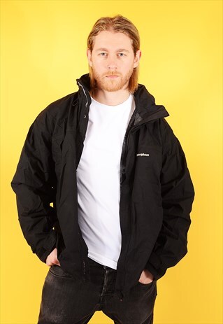 VINTAGE BERGHAUS LIGHTWEIGHT JACKET BLACK