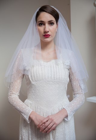VERY PRETTY EMBROIDERED STYLE LACE VINTAGE 40S WEDDING DRESS