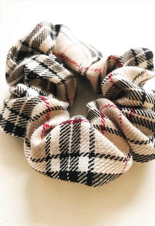 REWORKED SCRUNCHIE IN BEIGE CHECK