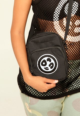 SIDE SHOULDER BAG IN BLACK WITH CHENILLE PATCH CREST LOGO