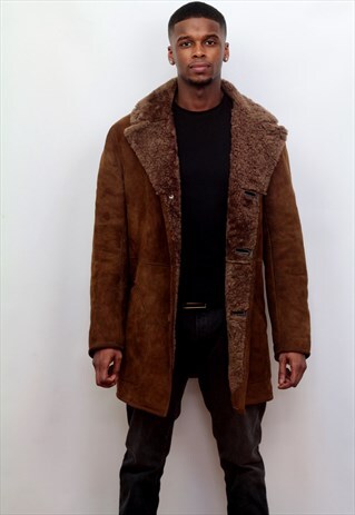 1970'S VINTAGE LONG LENGTH SHEEPSKIN/SHEARLING COAT IN BROWN