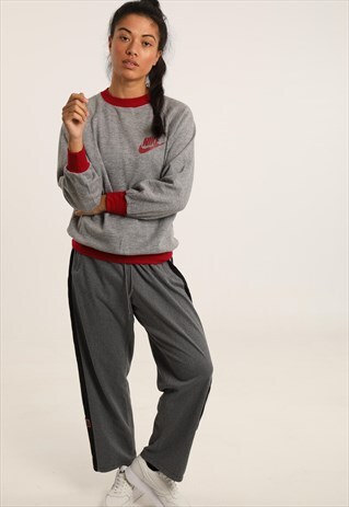 VINTAGE NIKE PRINT SPELLOUT SWEATSHIRT