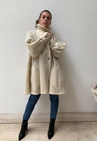 VINTAGE 80S WHITE CAPE COAT WITH BIG POCKETS