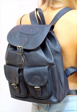 1990S VINTAGE NAVY BLUE FAUX LEATHER BACKPACK