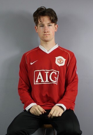 VINTAGE NIKE MANCHESTER UNITED FOOTBALL SHIRT IN RED WITH EM