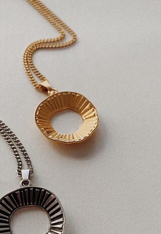 VOID NECKLACE IN GOLD