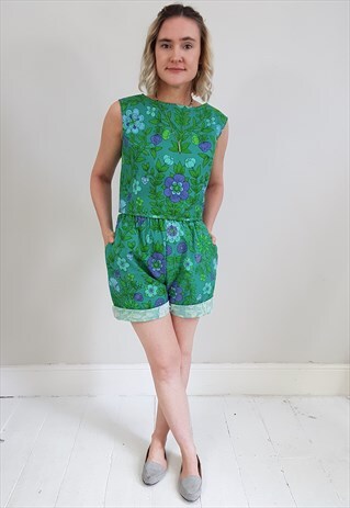 VINTAGE 80'S GREEN FLORAL TWO PIECE TIE BACK TOP AND SHORTS