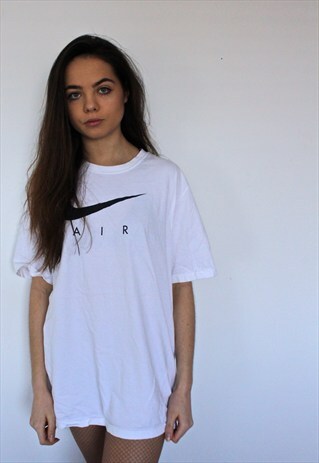 WHITE NIKE T-SHIRT