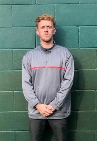 VINTAGE NIKE 1/4 ZIP SWEATSHIRT