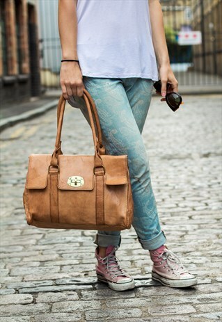 THE TAN LEATHER HANDBAG
