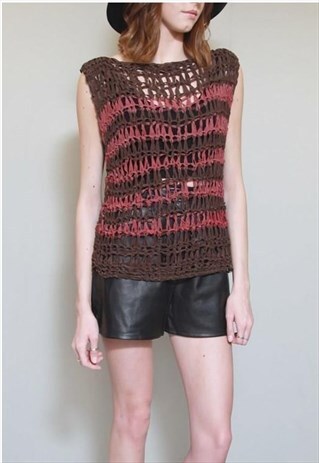 VINTAGE 1980'S PREMIUM RED & BROWN WOVEN LEATHER STRIPED TOP