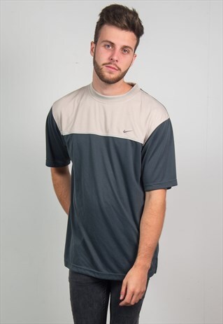 VINTAGE NIKE T-SHIRT