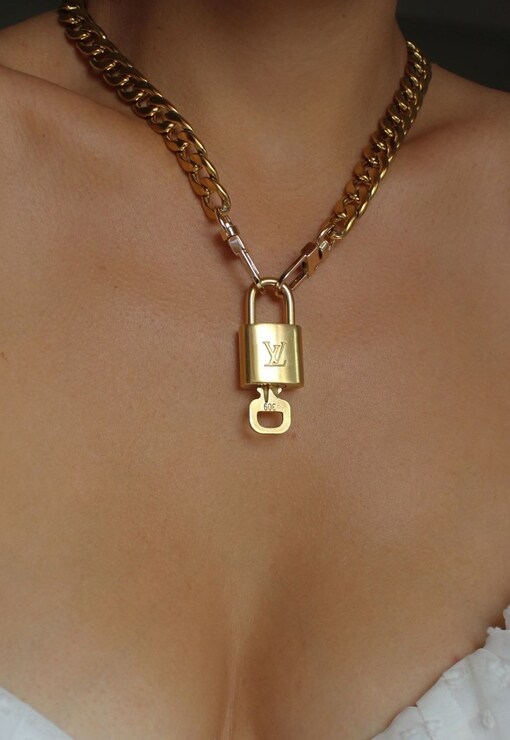 garment image