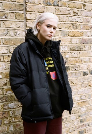 PUFFER JACKET IN BLACK WITH WOVEN LABEL DETAILING