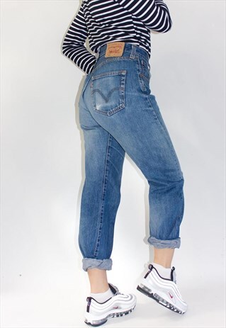 VINTAGE 501 RIPPED KNEE GUY FIT LEVI JEANS