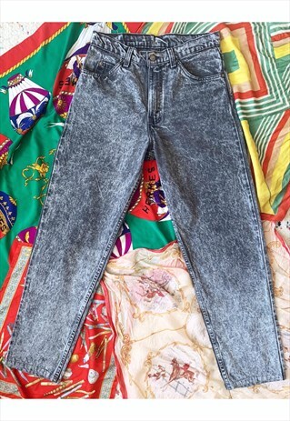 BLACK ACID WASH LEVIS MOM JEANS