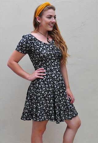 VINTAGE NAVY AND WHITE FLORAL BUTTON DOWN SUMMER TEA DRESS