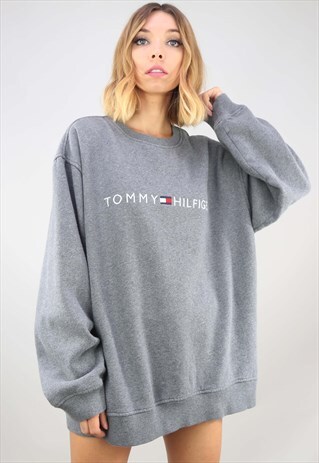 VINTAGE OVERSIZED TOMMY HILFIGER SWEATSHIRT
