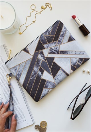 FRAGMENTS MONOCHROME POUCH / MAKE UP / ACCESSORY/ CLUTCH BAG