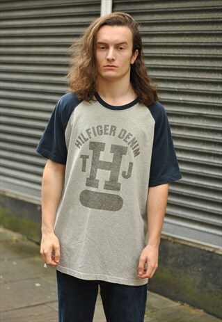 VINTAGE TOMMY HILFIGER BASEBALL TEE.