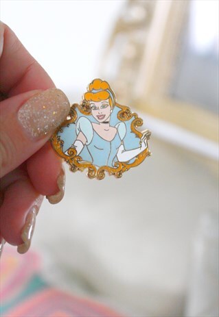 BROOCH PINS CINDERELLA