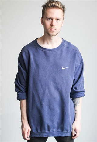 VINTAGE OVERSIZED NIKE SWEATSHIRT