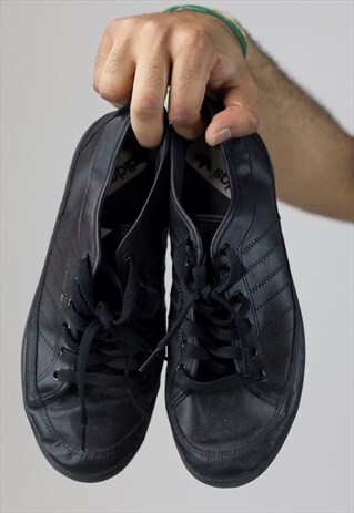 VINTAGE ADIDAS BLACK TRAINERS
