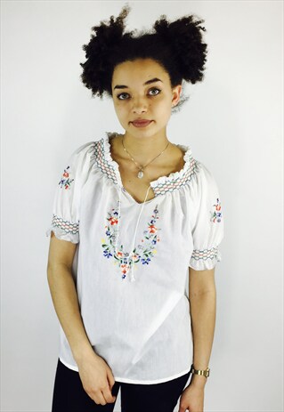 FLORAL EMBROIDERED TOP