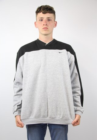 VINTAGE NIKE SPORTS SWEATSHIRT