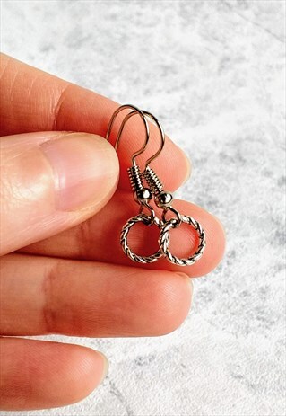 MINIMALIST TWISTED HOOP DROP EARRINGS