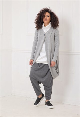 SOFT FINE KNIT CARDIGAN IN OVERSIZED BALLOON SHAPED BACK