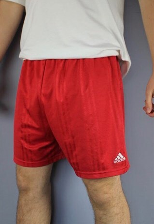 VINTAGE ADIDAS SHORTS IN RED WITH EMBROIDERED LOGO AND MISSI