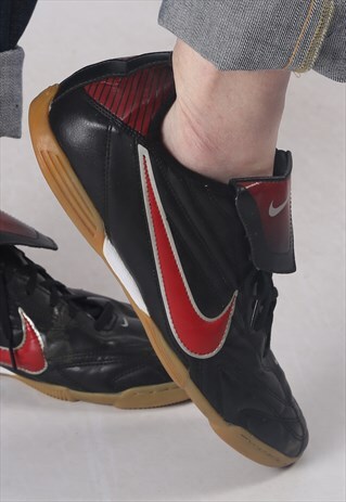 NIKE TRAINERS 2010 UK 10 .US 11 (A3K)