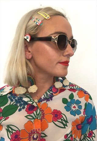 VINTAGE GLAM BLACK AND GOLD KISS SUNGLASSES