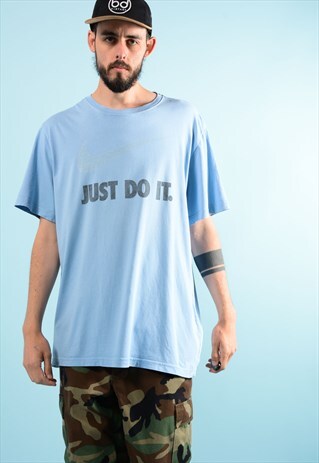 RETRO NIKE T-SHIRT.