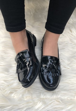 FIVE STAR BOUTIQUE PATENT LOAFERS WITH TASSEL IN BLACK