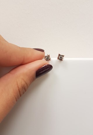DAINTY DIAMOND EARRINGS
