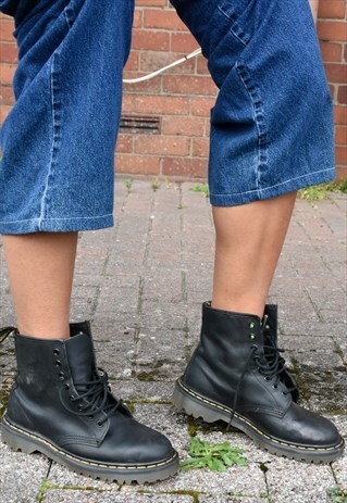 CLASSIC MADE IN ENGLAND BLACK 1460 DR MARTENS