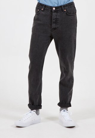 CENTRE FRONT TAPERED SLIM JEANS IN BLACK