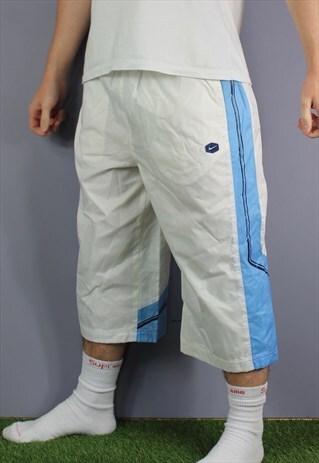 VINTAGE NIKE 3/4 LENGTH SHORTS IN WHITE WITH POCKETS, RUBBER