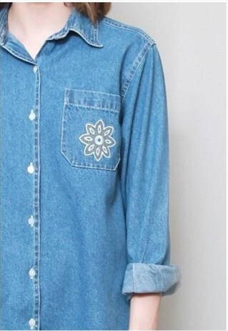 VINTAGE 1990'S MID WASH EMBROIDERED DENIM SHIRT.