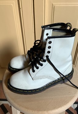 Vintage Dr Martens boots in  White Leather UK 2.5 EU 35.5