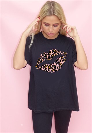 PINK AND ORANGE LEOPARD GRAPHIC LIP T-SHIRT IN BLACK