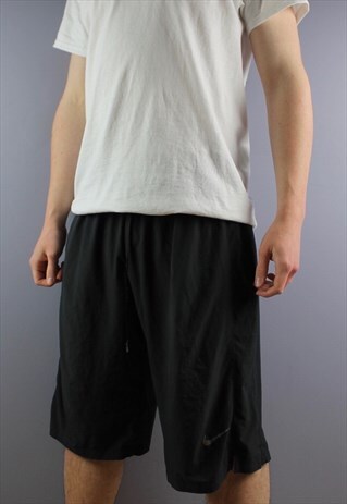 VINTAGE NIKE SHORTS IN BLACK WITH ZIP POCKET, PRINTED LOGO A